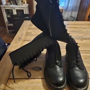 20 Eye Doc Marten's